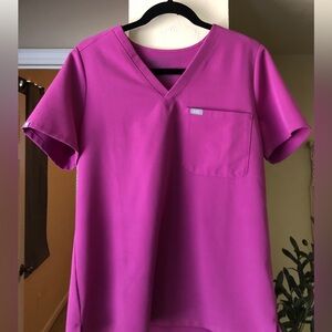 Figs Catarina scrub top. Bright Fuchsia.   Size Medium. Never worn.